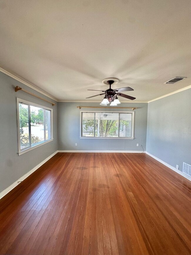 Building Photo - 1605 Kenwood Dr
