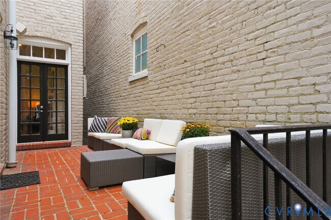 Building Photo - 2005 Stuart Ave