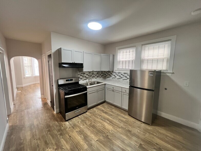 Building Photo - 8208 S South Shore Dr