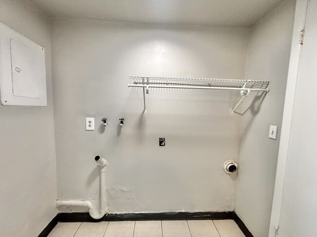 Building Photo - 7875 S 3800 W