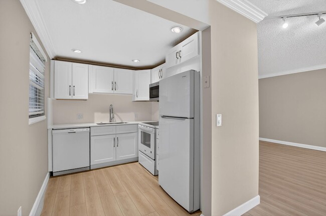 Building Photo - 277 Brighton Dr