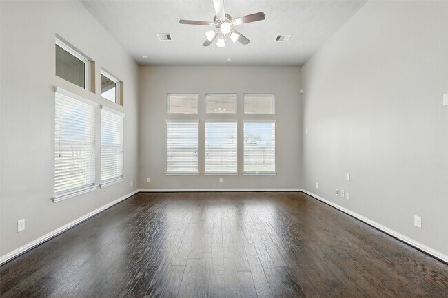 Building Photo - 16327 Tyler Reach Dr