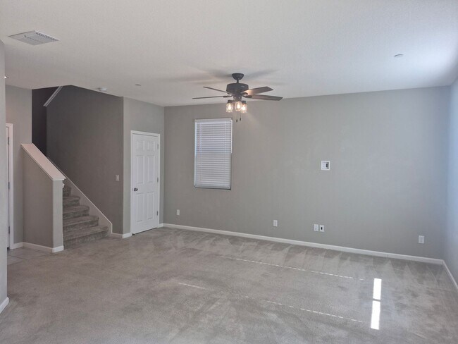Building Photo - Beautiful 3 Bedroom 2.5 bath home with loft.