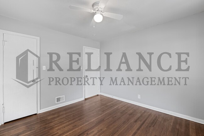 Building Photo - 2042 S Pinecrest St