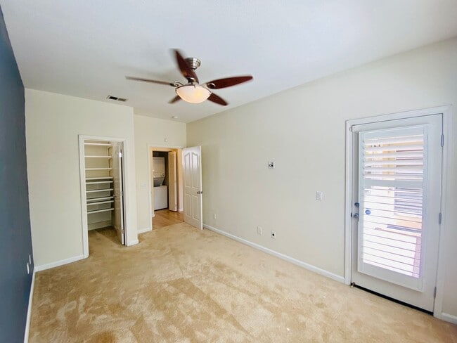 Building Photo - Gorgeous Townhouse with Attached Single-Ca...