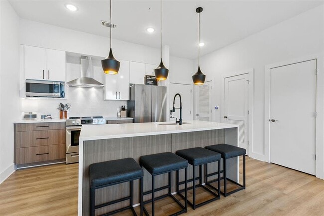 Building Photo - 112 Rogers St NE