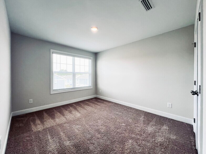 Building Photo - 5220 Stream Stone Way