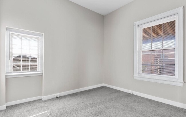 Building Photo - Charming & Spacious 2BR Right in the Heart...