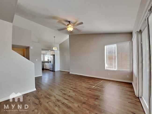 Building Photo - 413 W Renee Dr