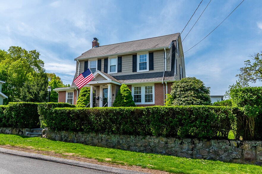 Primary Photo - 409 Mount Vernon St
