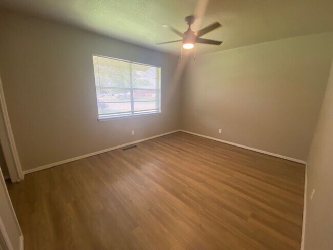 Building Photo - Remodeled 3 Bedroom - Union Schools! Self-...