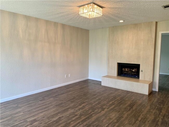 Building Photo - 2406 Stirrup Dr