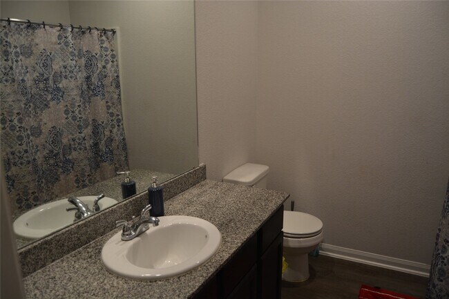 Building Photo - 17616 Cedar Crst Dr