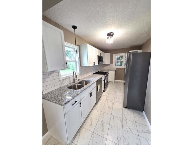Building Photo - 3311 Interlachen Dr NE