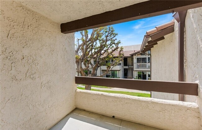 Building Photo - 21372 Brookhurst St