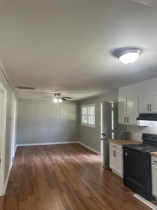Building Photo - 1805 Waldrep Cir SE