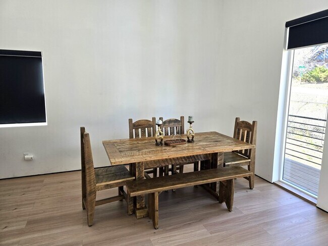 Building Photo - Newer Modern-Style 2 Bed / 2 Bath + Loft