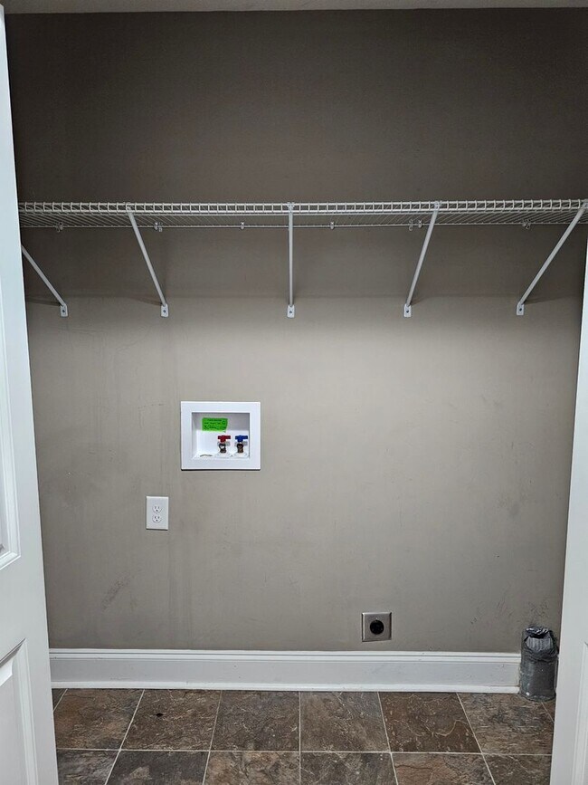 Building Photo - 488 Medallion Cir