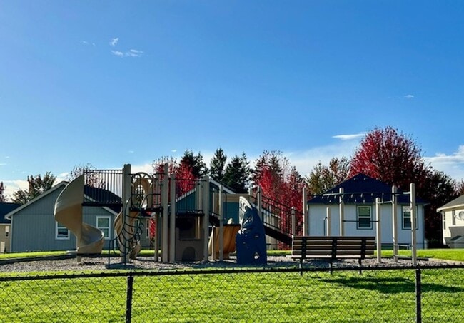 Building Photo - Roomy 4-Bedroom Home in Quiet Panther Lake Location