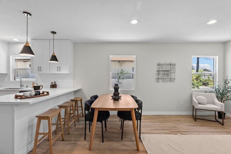 Building Photo - 1745 W 39th St