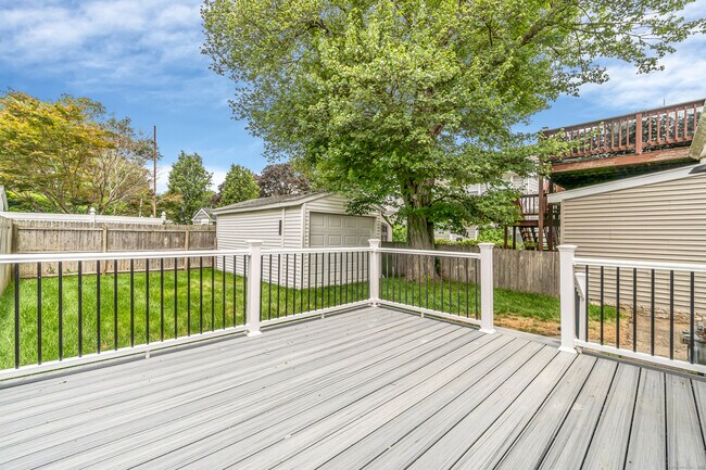 Building Photo - 155 Broadway