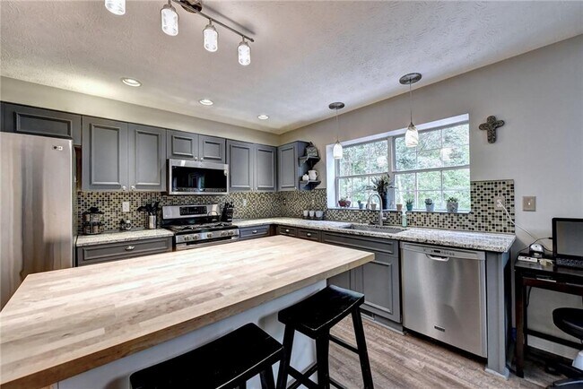 Building Photo - 3680 Oak Park Dr