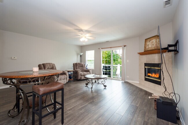 Primary Photo - 532 Lake St