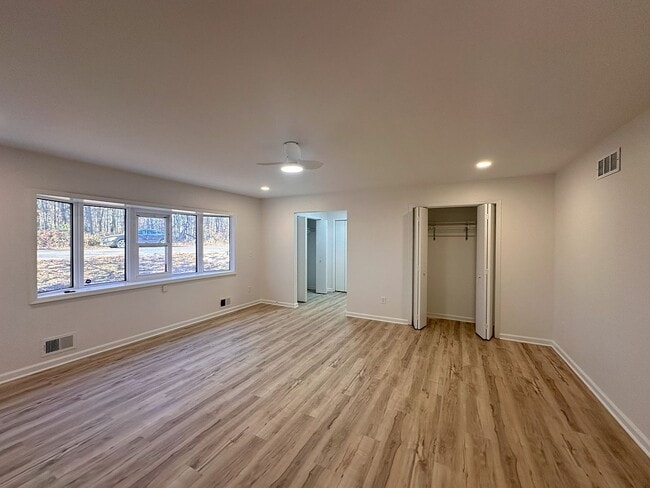 Building Photo - 842 Beatrice Pkwy