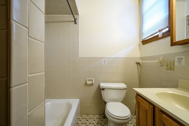 Building Photo - 207 N Fullerton Ave