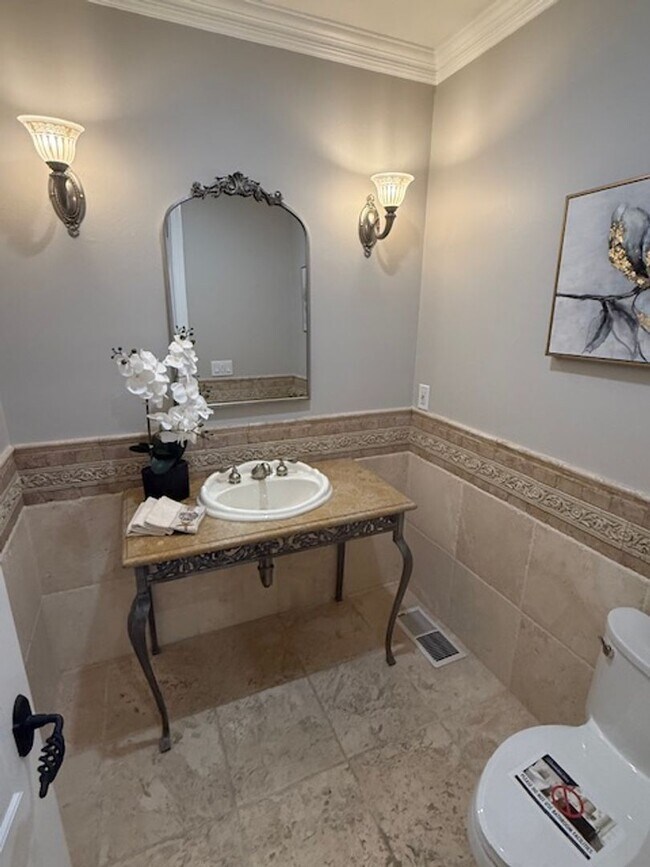 Building Photo - Luxury Two-Story 4BD/4.5BA Home, Located i...