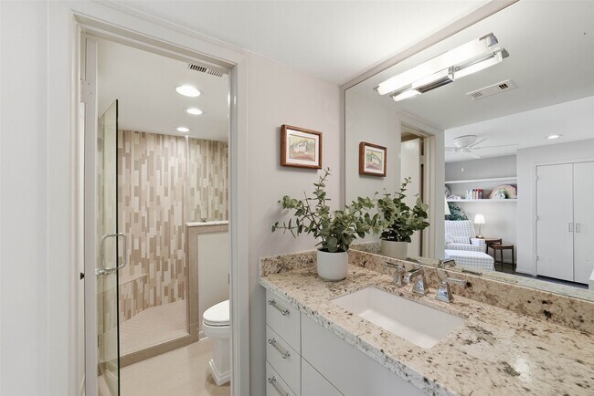 Building Photo - 2310 Steel St