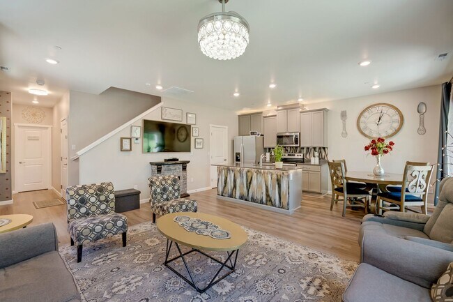 Building Photo - Newly Built Townhome 4bd 2.5ba