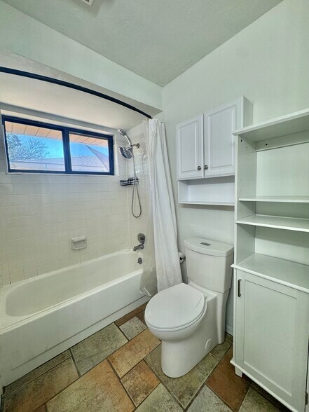 Building Photo - 4200 SE 54th St