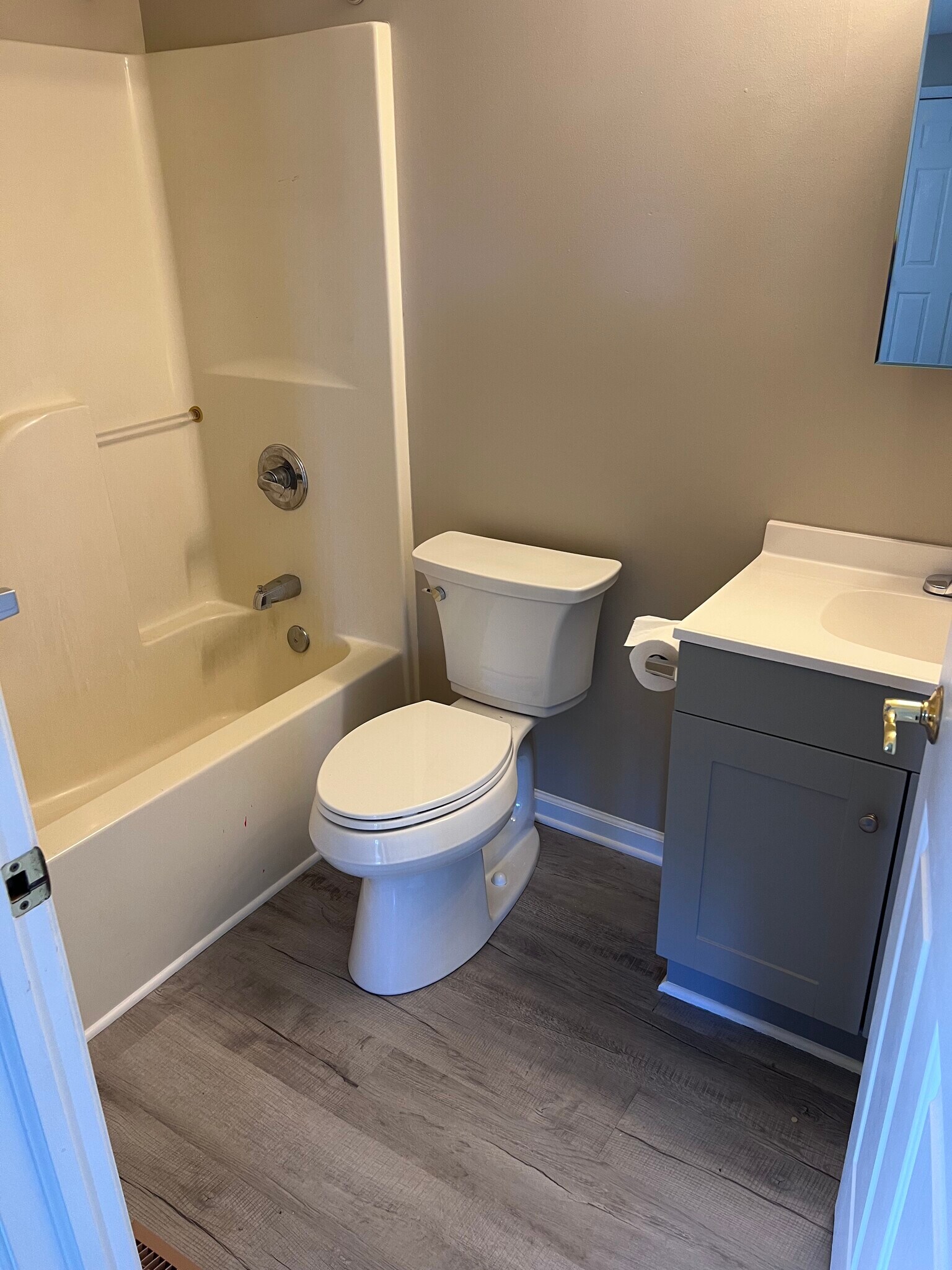 Building Photo - 206 W Mill St