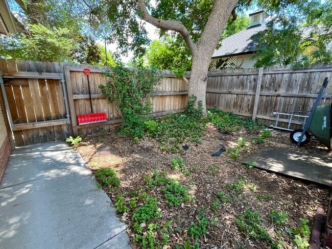 Building Photo - 3375 Fenton St