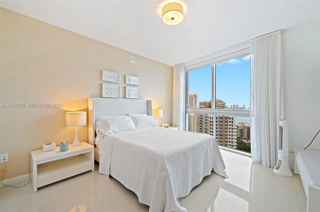 Building Photo - 495 Brickell Ave