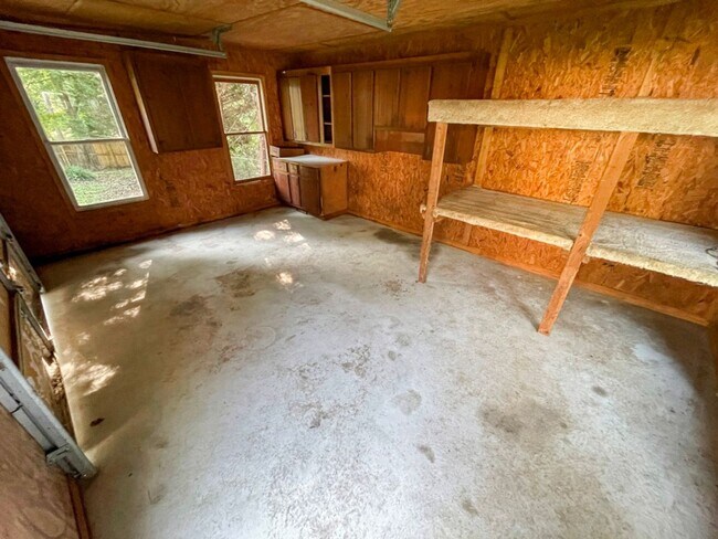 Building Photo - Renovated 3BR Ranch w/Basement