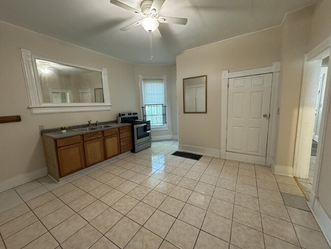 Building Photo - "Cozy 1-Bedroom Gem in Springfield's Heart – Your Perfect Urban Retreat!"