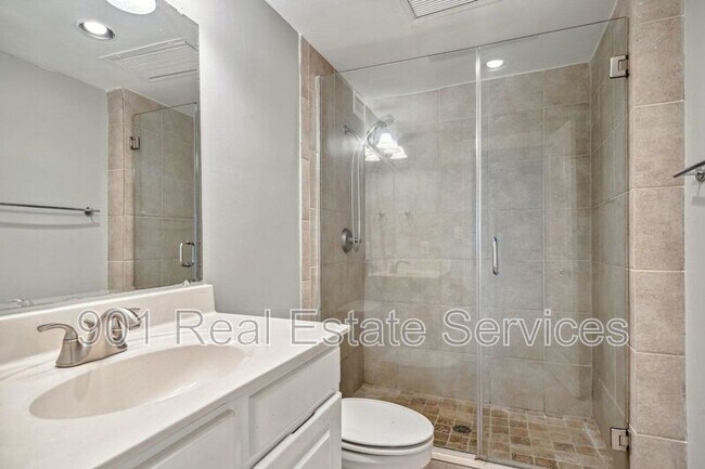 Building Photo - 655 Riverside Dr