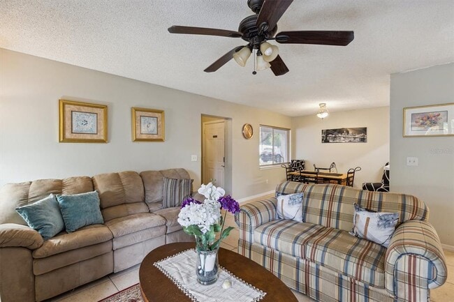 Building Photo - 2554 Lakeway Branch Dr