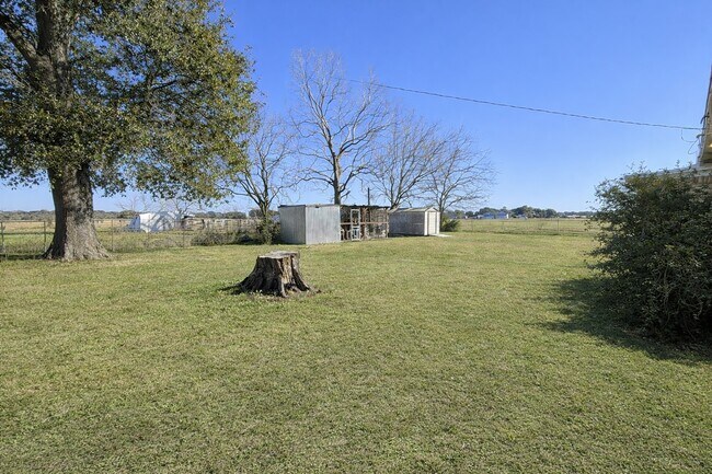 Building Photo - 942 TX-60