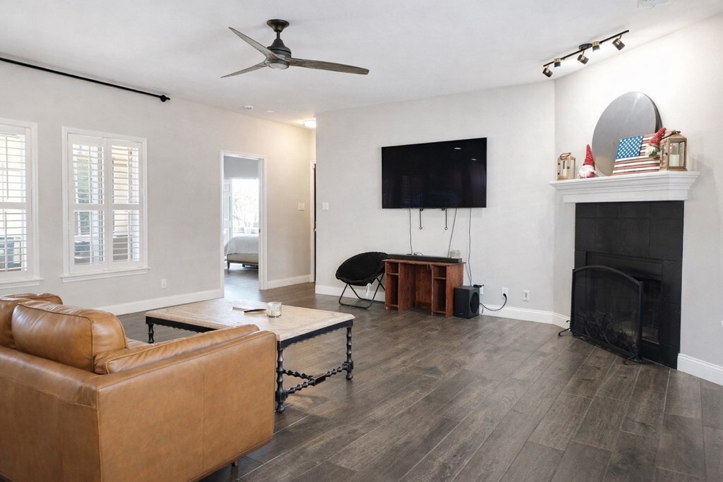 Building Photo - 2917 Dustin Dr