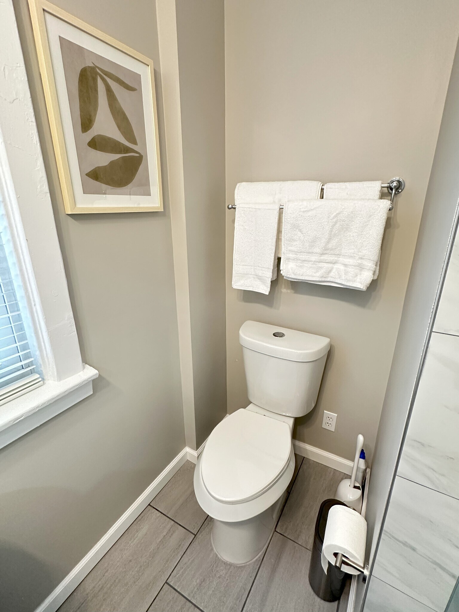 Building Photo - 5640 Beacon St