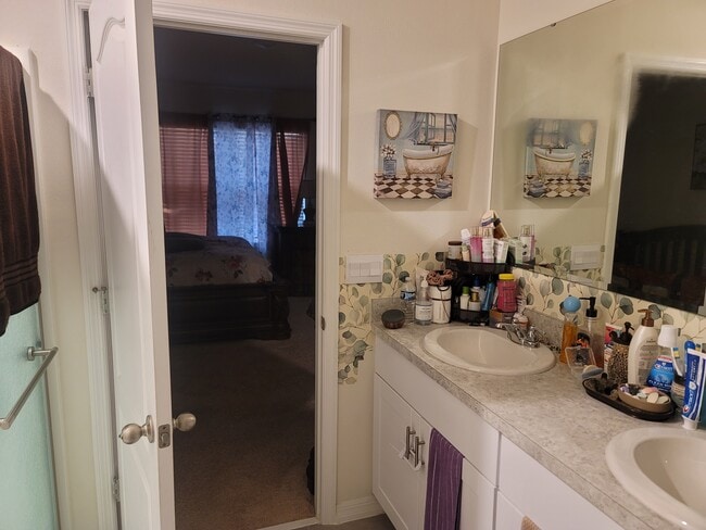 Building Photo - 1500 Fernmeadow St