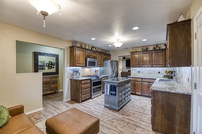 Building Photo - 1304 Lynnwood Dr