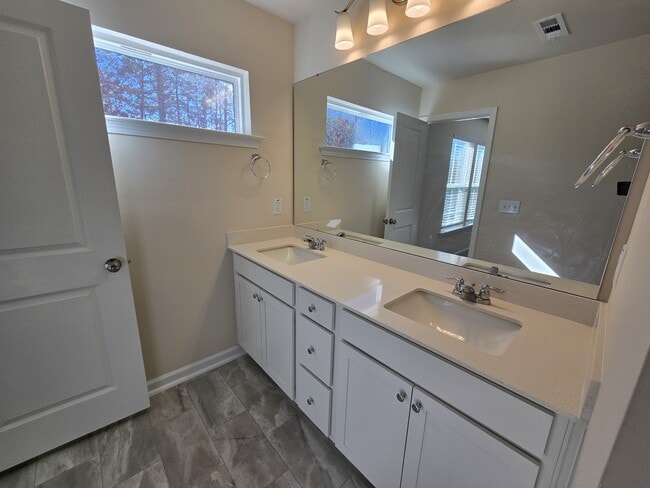 Building Photo - 865 Falls Grove Trl