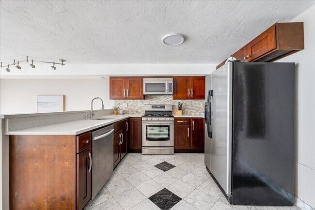 Building Photo - 46 Oceanside Dr