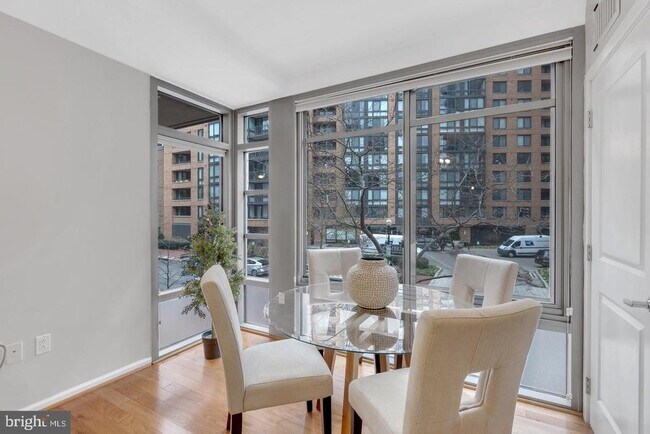 Building Photo - 440 L St NW