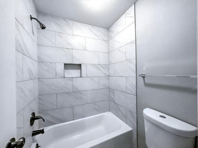 Building Photo - 3333 Leschallas Dr