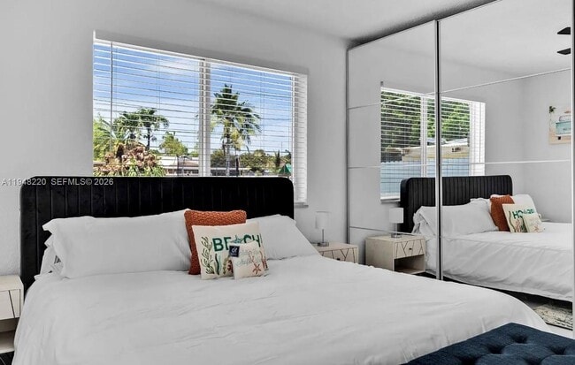 Building Photo - 211 SE 3rd St